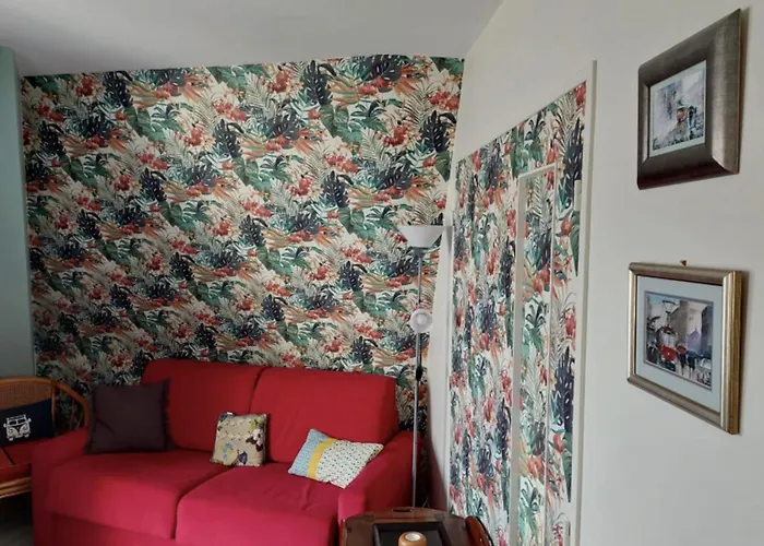 With Balcony Close To The Beach Appartement