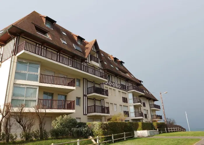 With Balcony Close To The Beach 아파트 꺄부흐